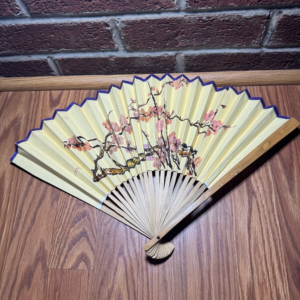 VTG Large Asian Hand Fan Floral & New Wood Chopsticks Set GUC Ethnic Decor Art